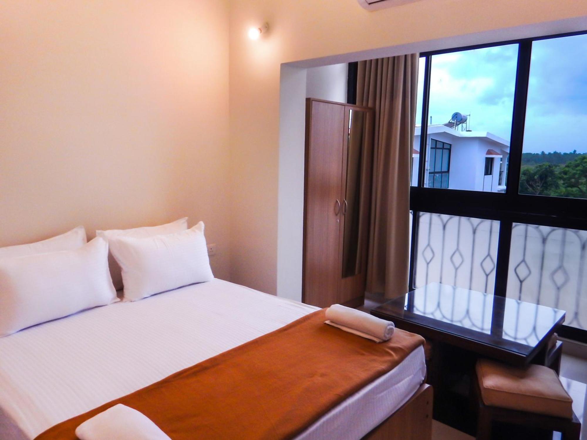 2Bhk -Balcony & Pool View -Monarch Palms, Cadolim Apartment Candolim Exterior photo