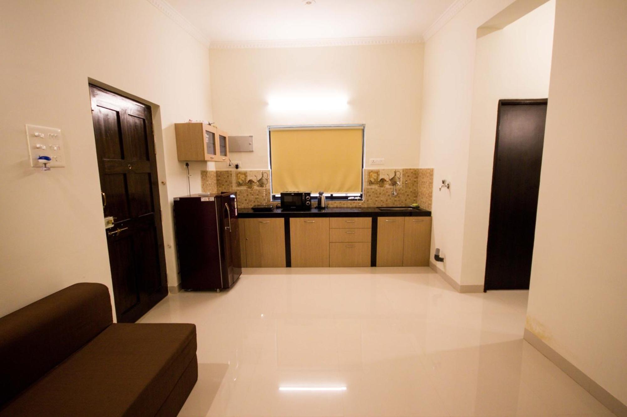 2Bhk -Balcony & Pool View -Monarch Palms, Cadolim Apartment Candolim Exterior photo