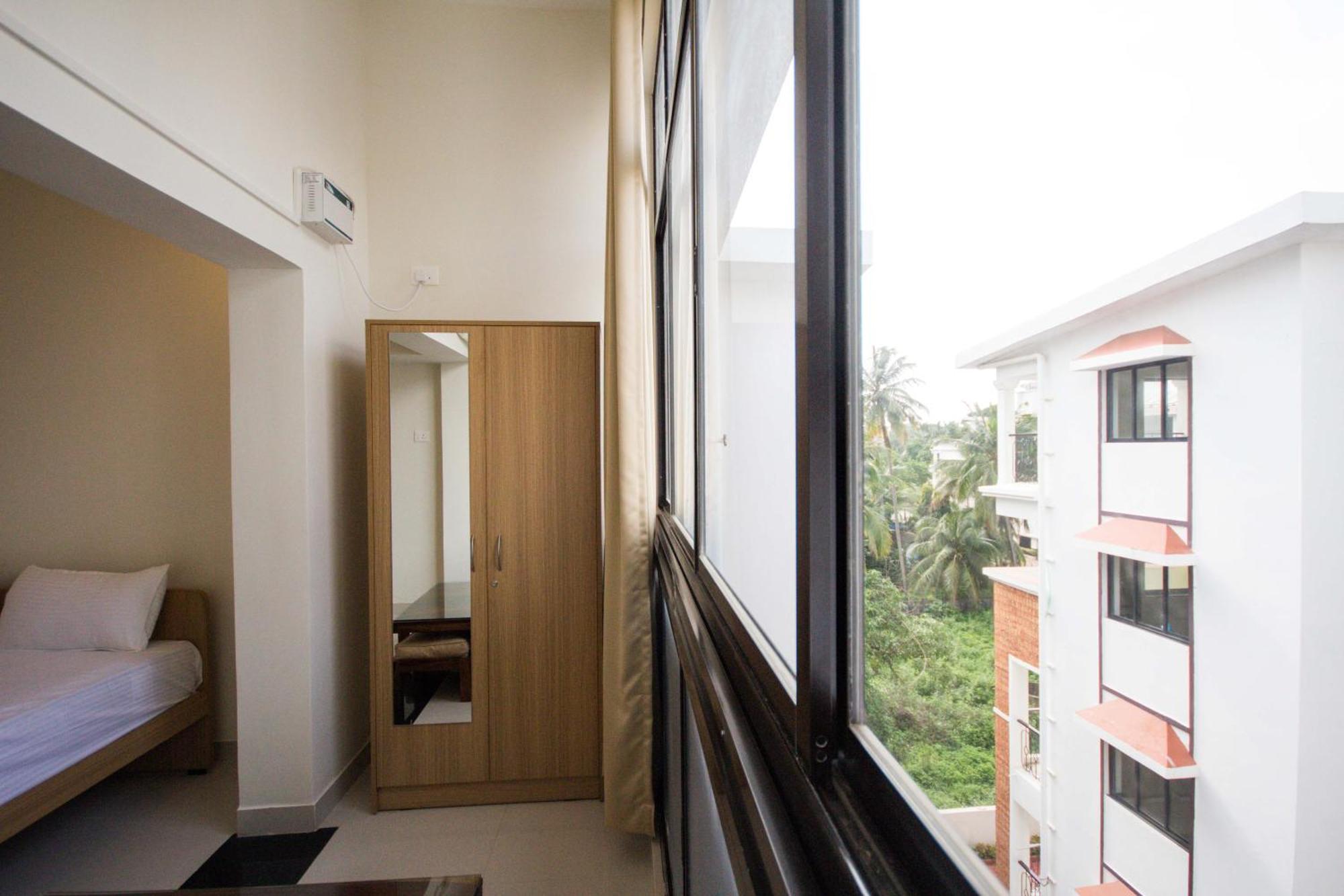 2Bhk -Balcony & Pool View -Monarch Palms, Cadolim Apartment Candolim Exterior photo