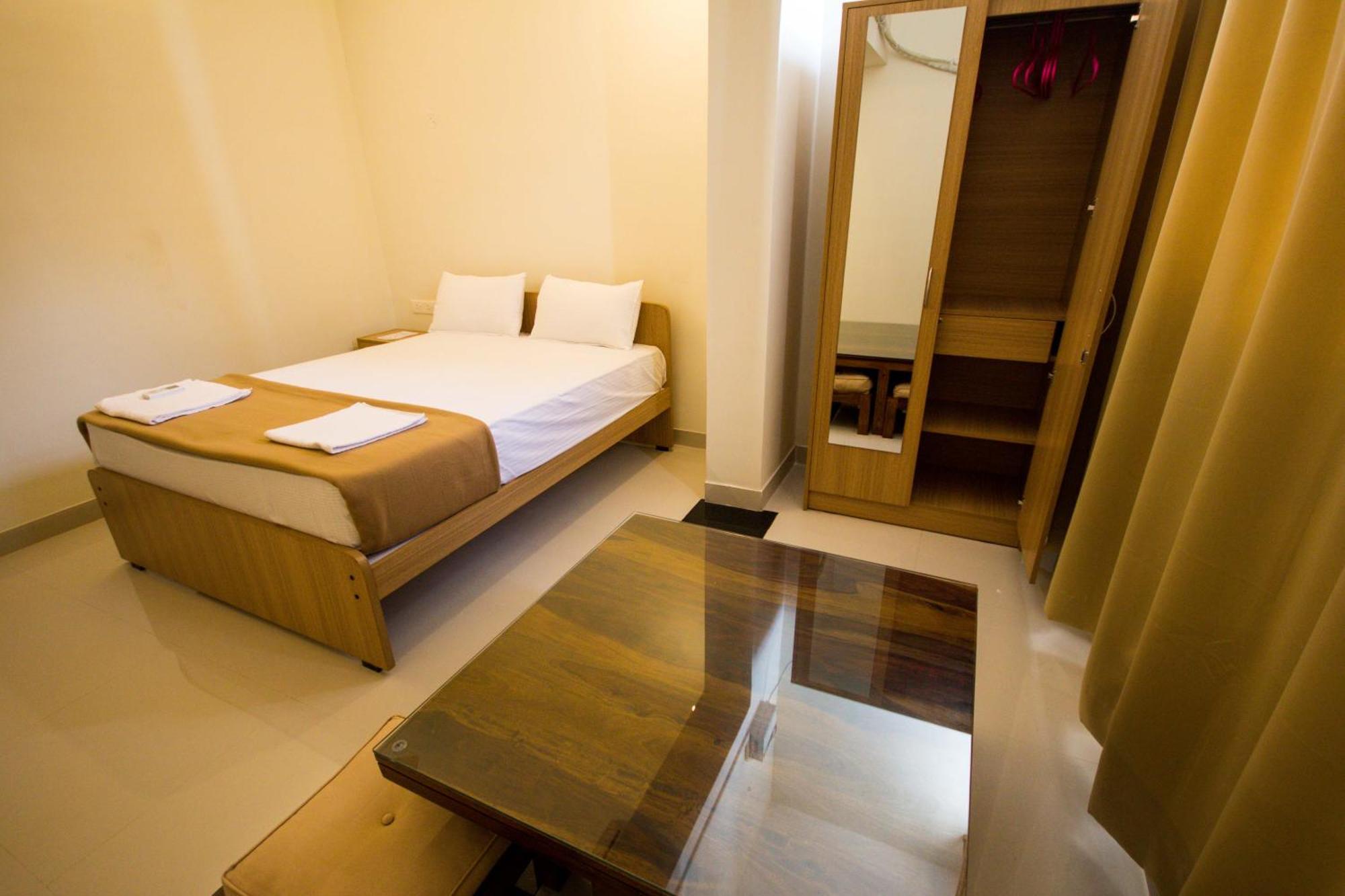 2Bhk -Balcony & Pool View -Monarch Palms, Cadolim Apartment Candolim Exterior photo
