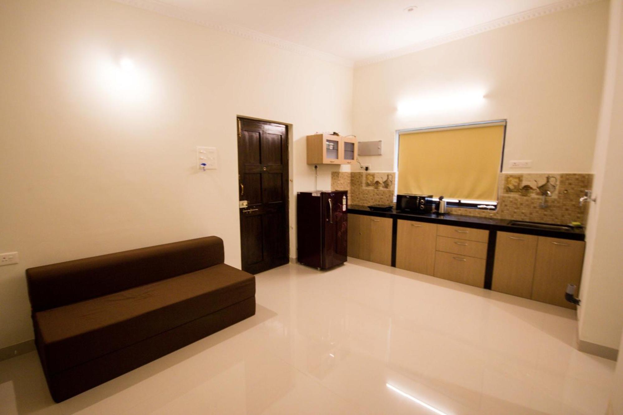 2Bhk -Balcony & Pool View -Monarch Palms, Cadolim Apartment Candolim Exterior photo